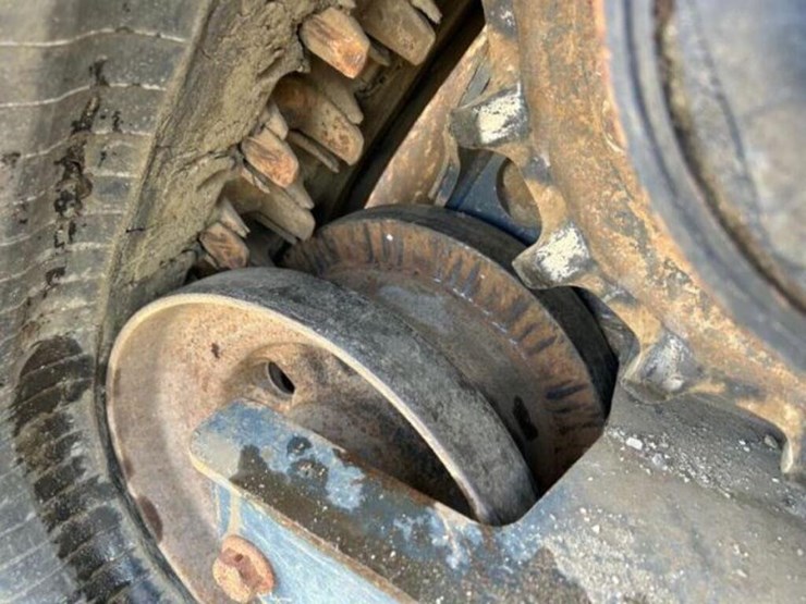 deere-331g-image-39