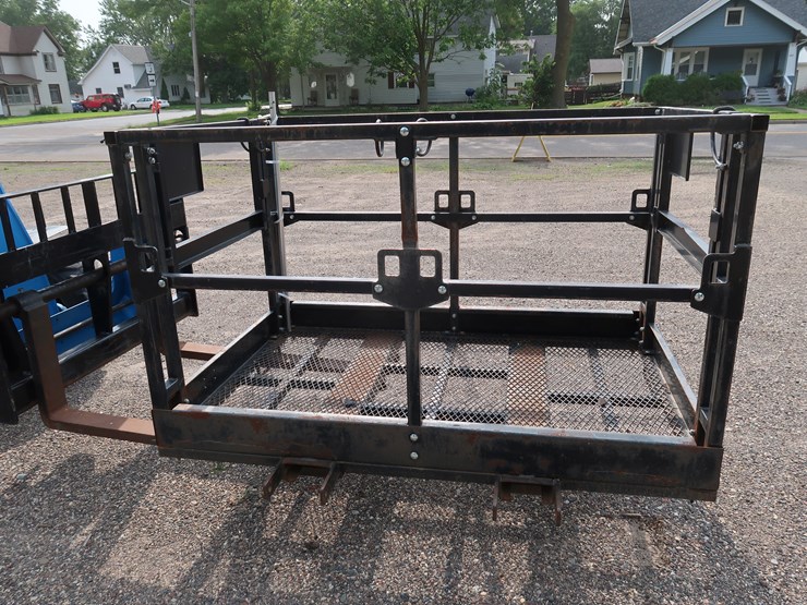 #190-•-titan-attachments-work-platform-image-3
