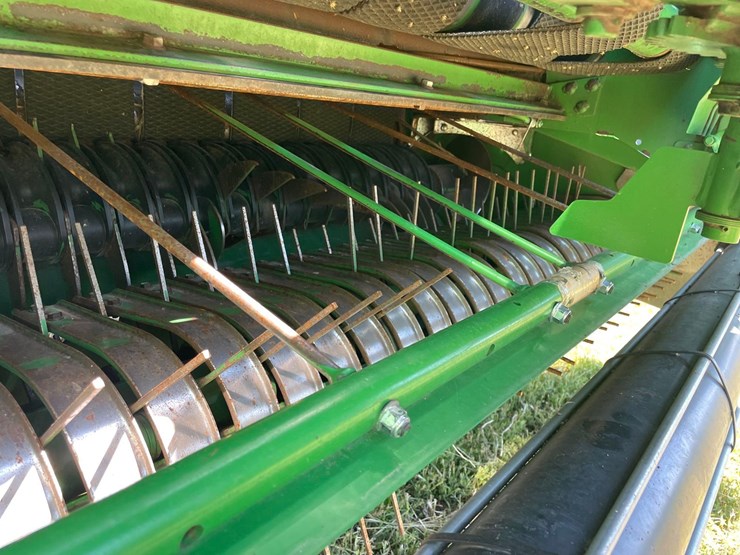 2017-john-deere-569-premium-image-12