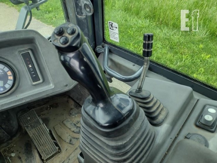 2017-deere-244kii-image-8