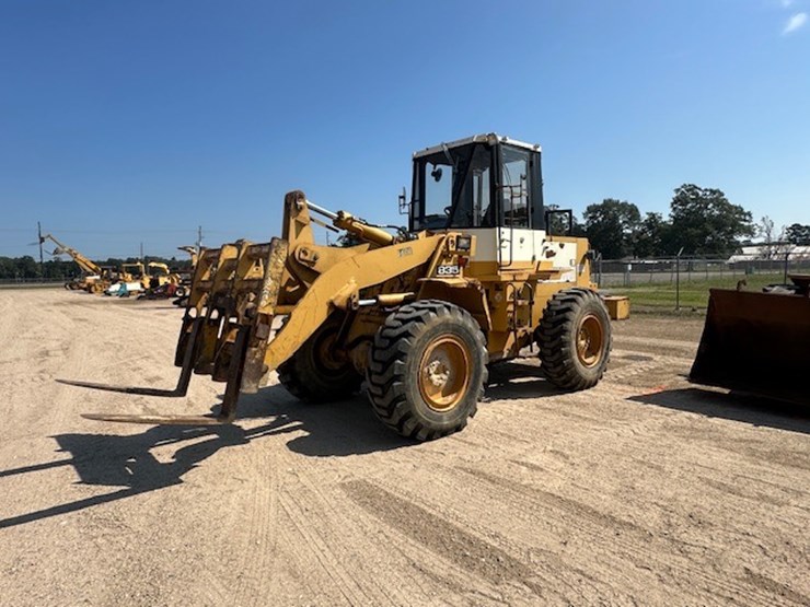 #2286-•-tcm-835-2-series-rubber-tire-loader-image-1
