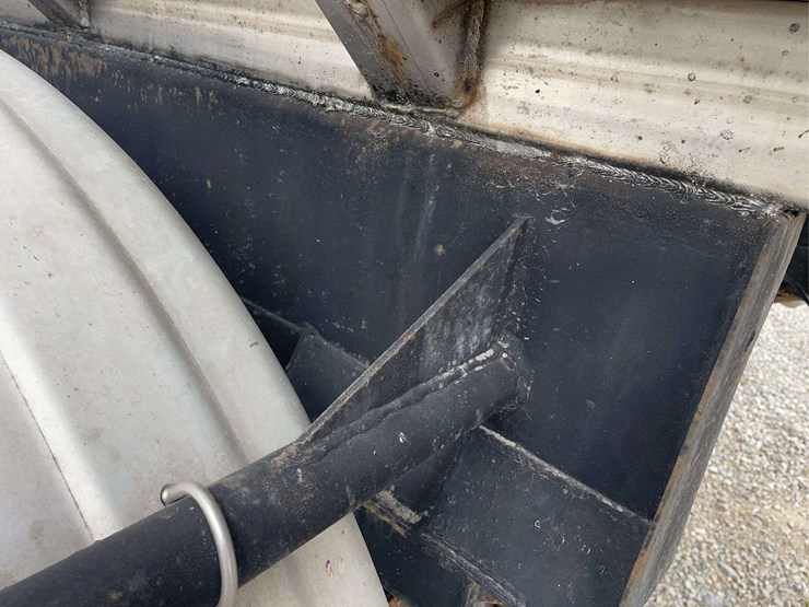 stainless-steel-7000-gallon-tanker-image-48