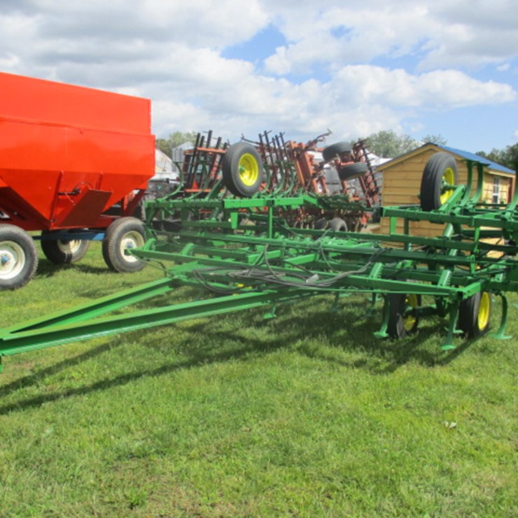 JOHN DEERE 1100