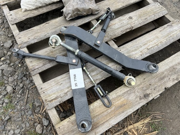 3-point-hitch-kit-&-tractor-tire-chains-image-2