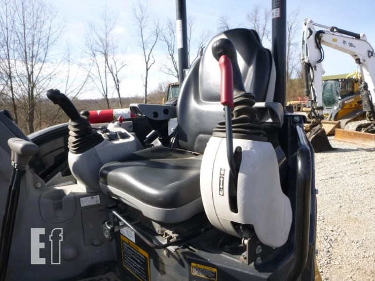 2022-deere-35g-image-13