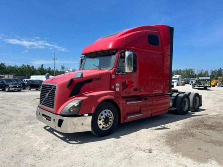 2015-volvo-t/a-hiway-tractor---sleeper-4v4nc9eh5fn-image-1