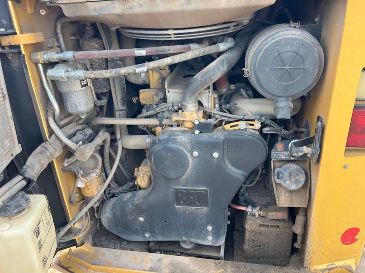 2020-caterpillar-299d3-image-27