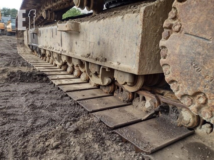 komatsu-pc220-lc-8-image-30