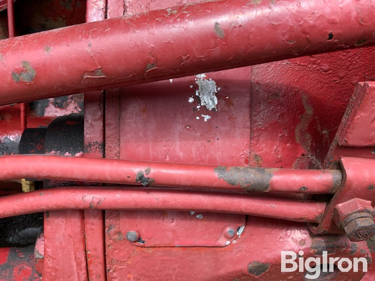 mccormick-farmall-560-2wd-tractor-image-15