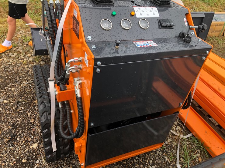 #89-•-land-hero-mini-skid-steer-image-5