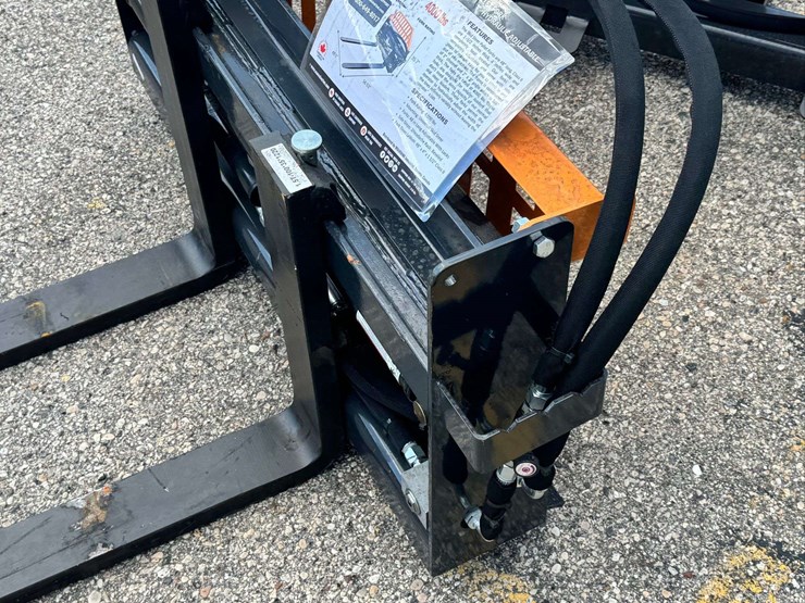 wolverine-skid-steer-pallet-forks,-48-in,-4000-lbs,-model-pfa-11-3300g-image-4