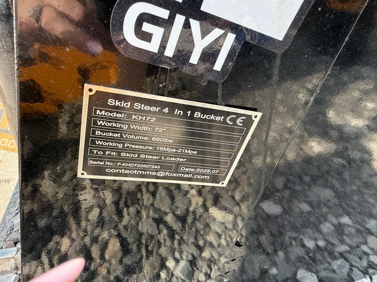 #2000-•-#26266-•-unused-giyi-72"-skid-steer-bucket-fkhd722507243-image-10