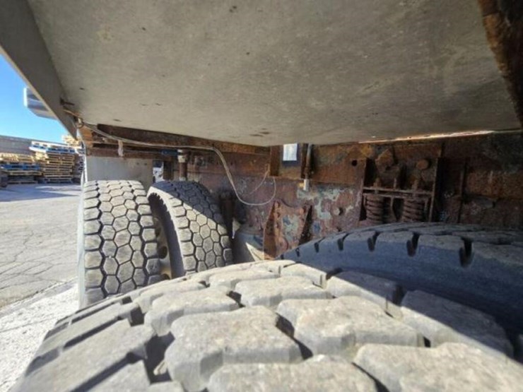 2014-western-star-4900sb-image-38