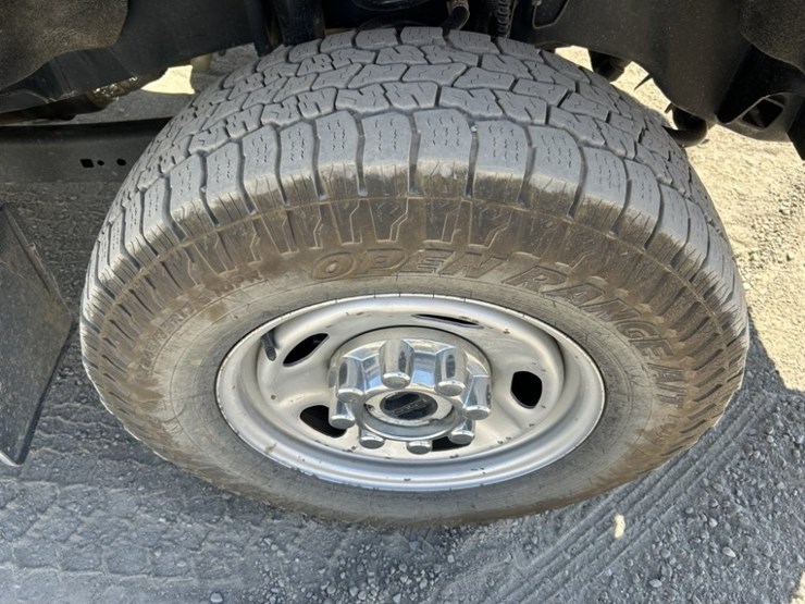 2023-ford-f250-xl-image-28
