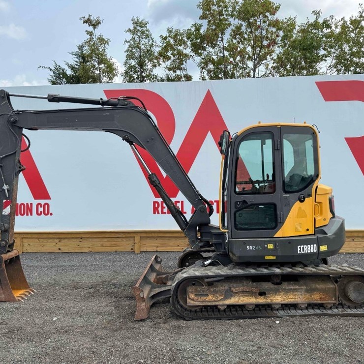 2018 VOLVO ECR88D