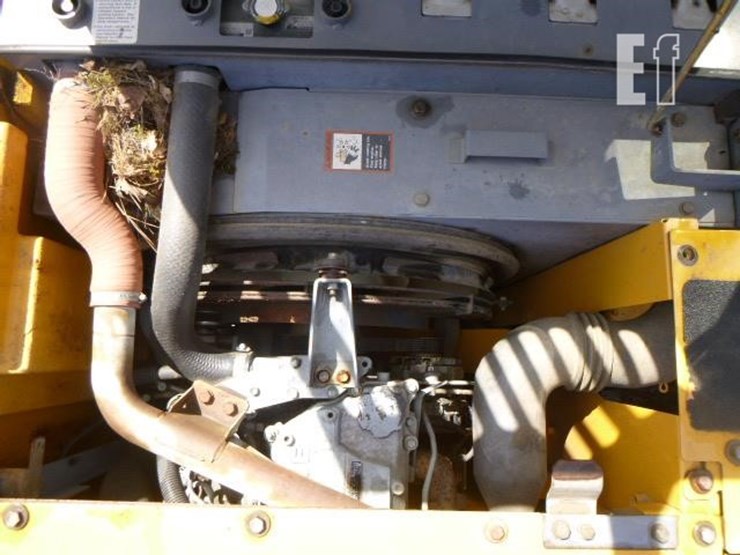 2011-deere-225d-lc-image-35