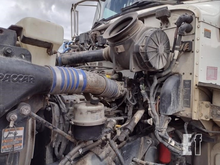 2016-peterbilt-348-image-48