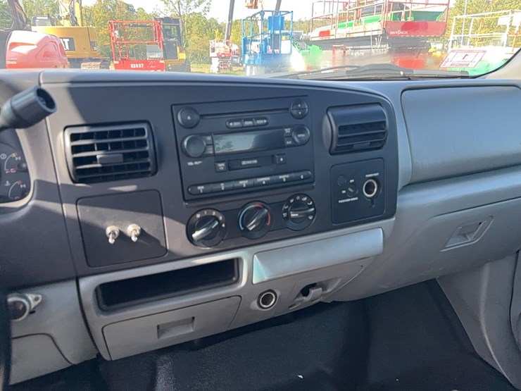 2005-ford-f350-image-28