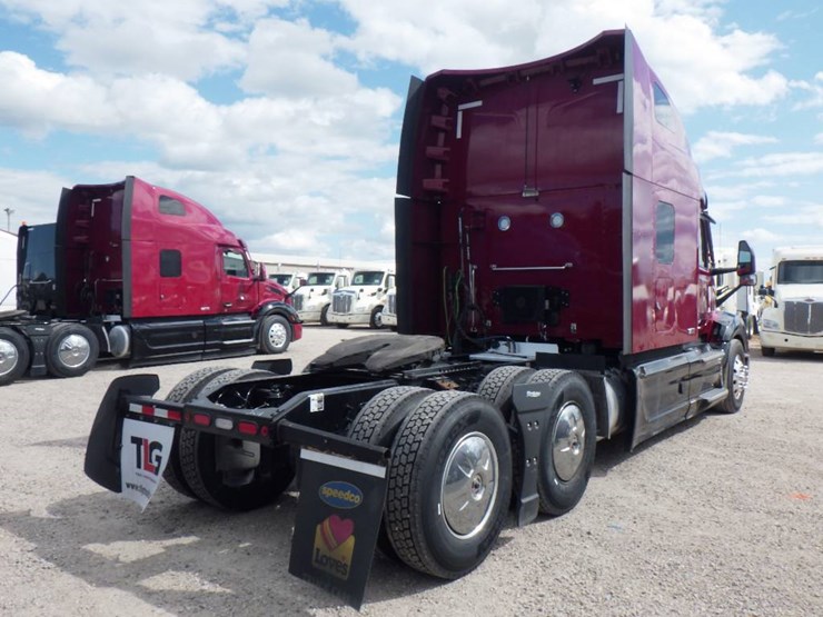 2023-peterbilt-579-image-4