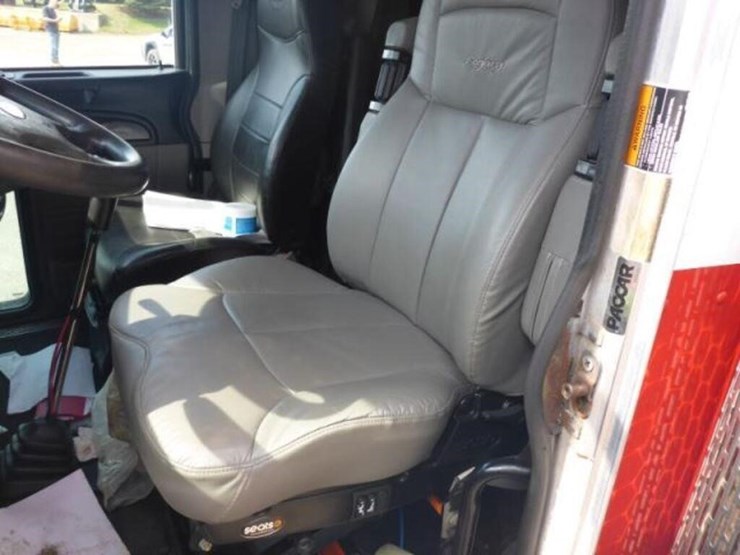2015-peterbilt-367-image-22