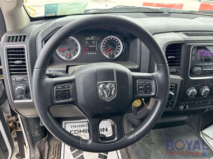 2020-ram-1500-classic-image-11