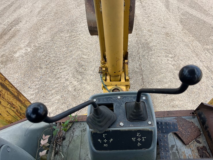 caterpillar-416d-image-15