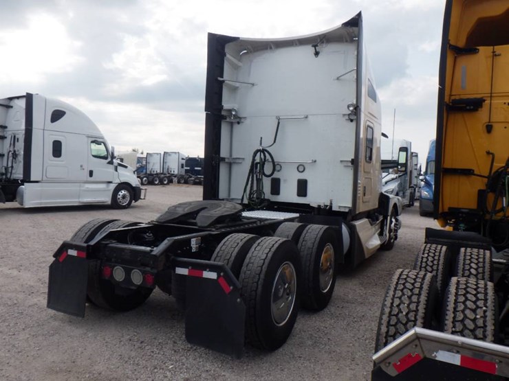 2023-kenworth-t680-image-4
