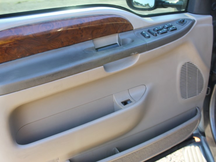 2002-ford-excursion-image-9