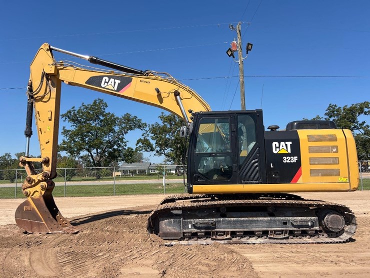 2017-caterpillar-323fl-image-1
