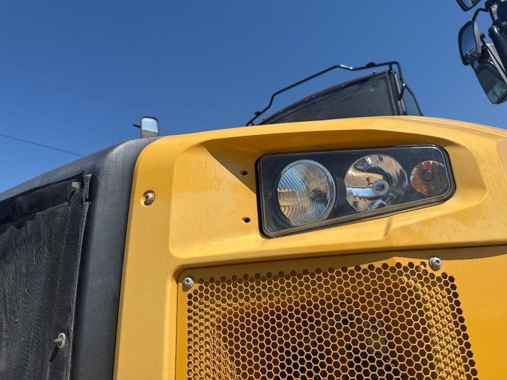 2016-caterpillar-730c2-image-21