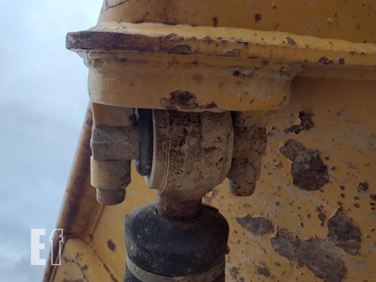 2005-deere-300d-image-28