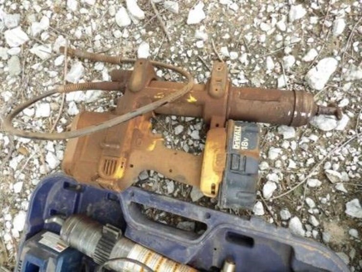 2---battery-powered-grease-guns,-more-image-4