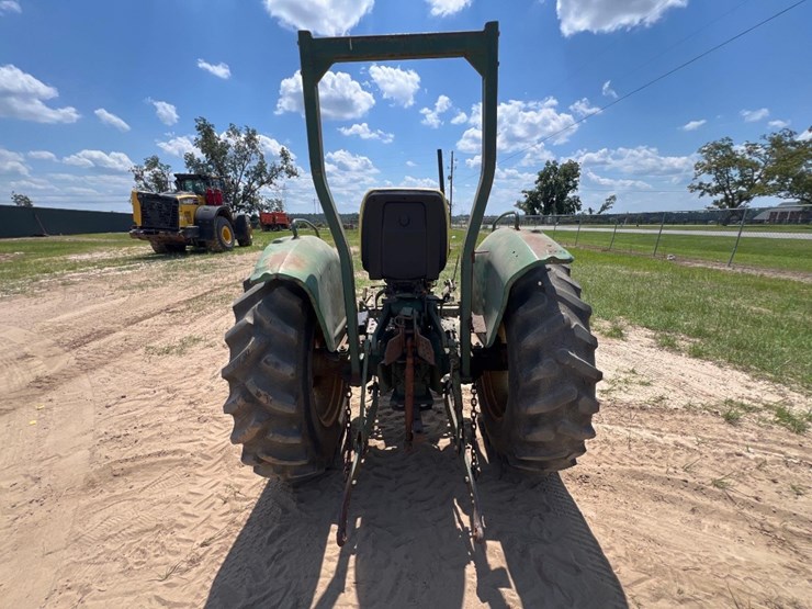 john-deere-1050-image-3