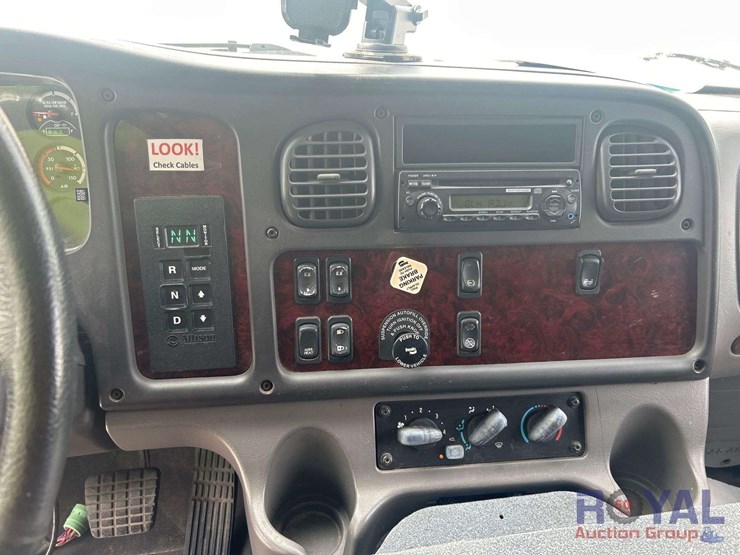 2012-freightliner-m2-106-braun-ambulance-image-16