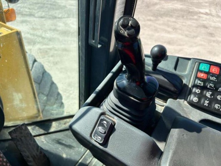 2012-deere-624k-image-10