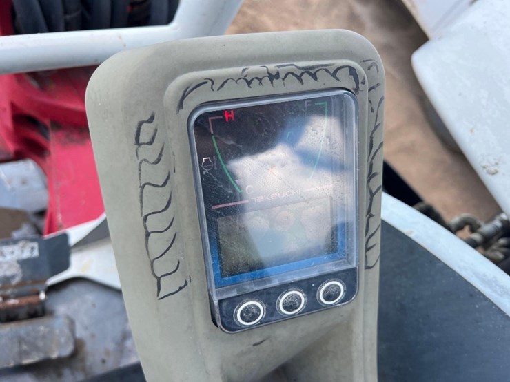 2015-takeuchi-tb260-image-37
