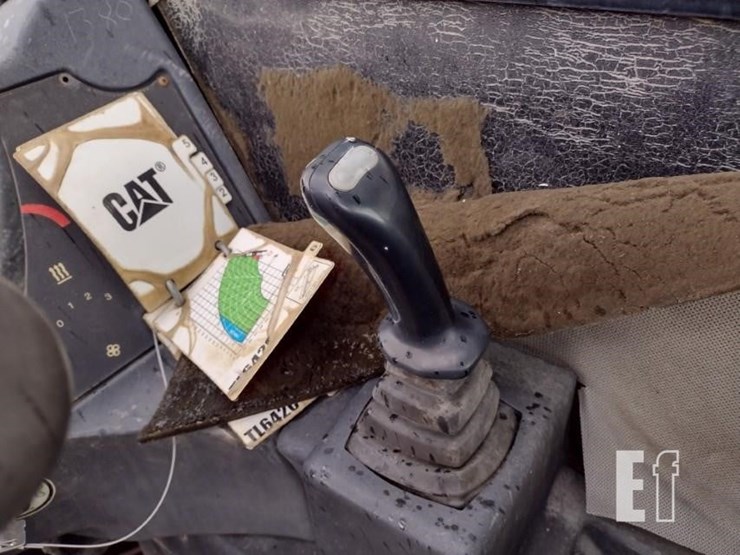 2013-caterpillar-tl642c-image-9