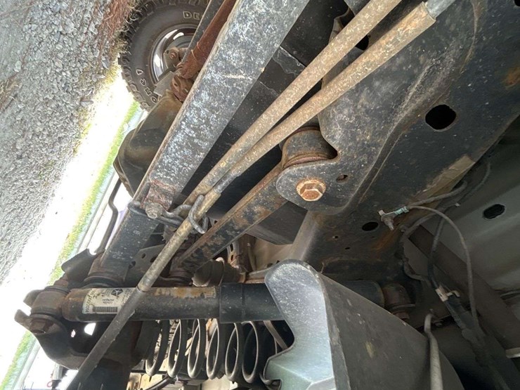 2019-ram-1500-classic-image-18
