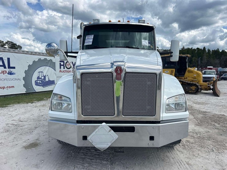 2016-kenworth-t880-image-30