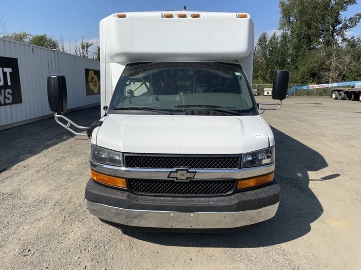 2015-chevrolet-express-paratransit-bus-image-8