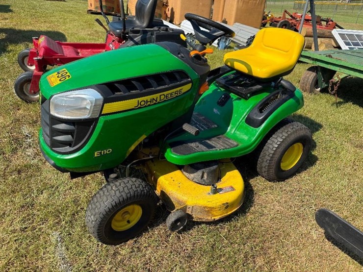 john-deere-e110-image-1