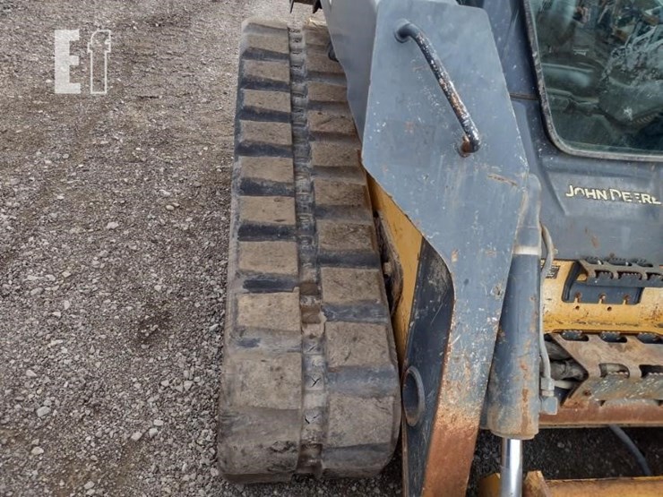 2015-deere-329e-image-34