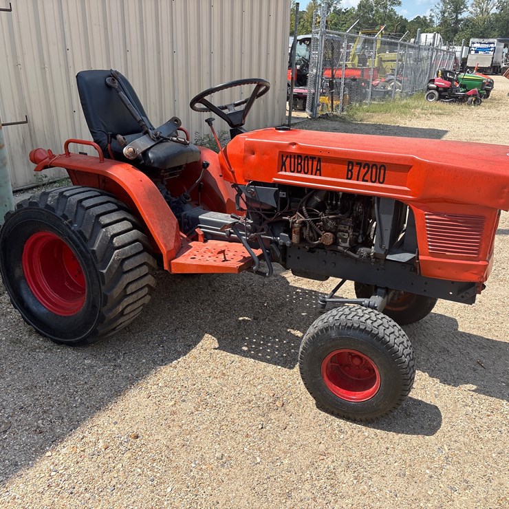 KUBOTA B7200