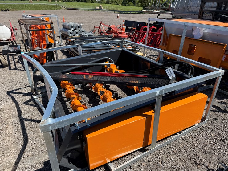 #26-•-landhonor-skid-steer-round-bale-processor-image-1