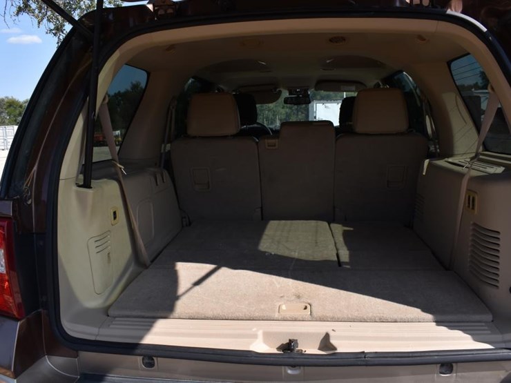 2011-ford-expedition-image-10