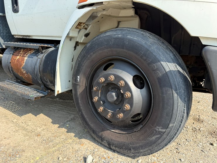 2005-international-durastar-4300-image-69