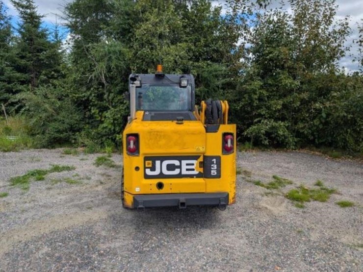 2012-jcb-135-image-5