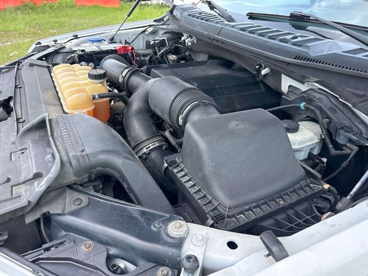 2017-ford-f150-image-8