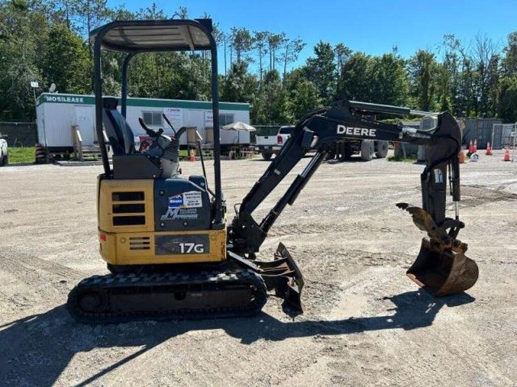 2015-deere-17g-image-4