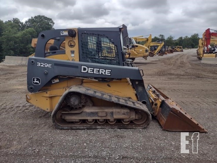 2015-deere-329e-image-3